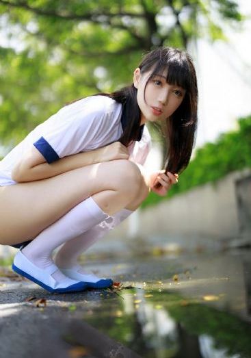 一个女
